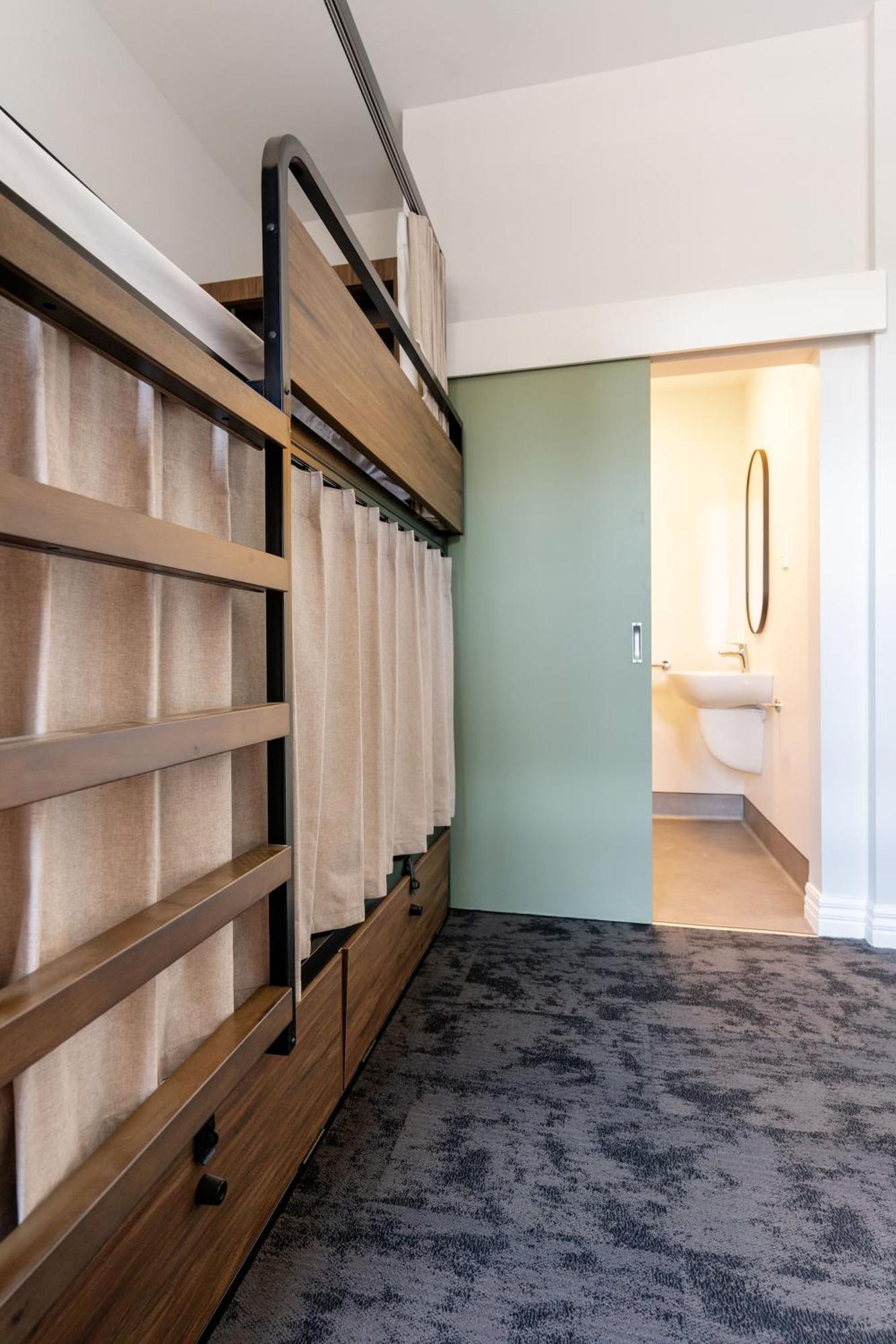 Haka House Christchurch Ngoại thất bức ảnh A sliding door
