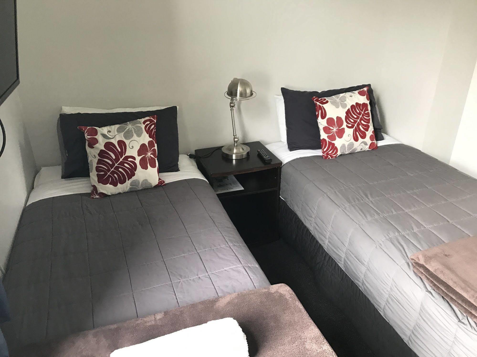 Haka House Christchurch Ngoại thất bức ảnh A room at the hotel