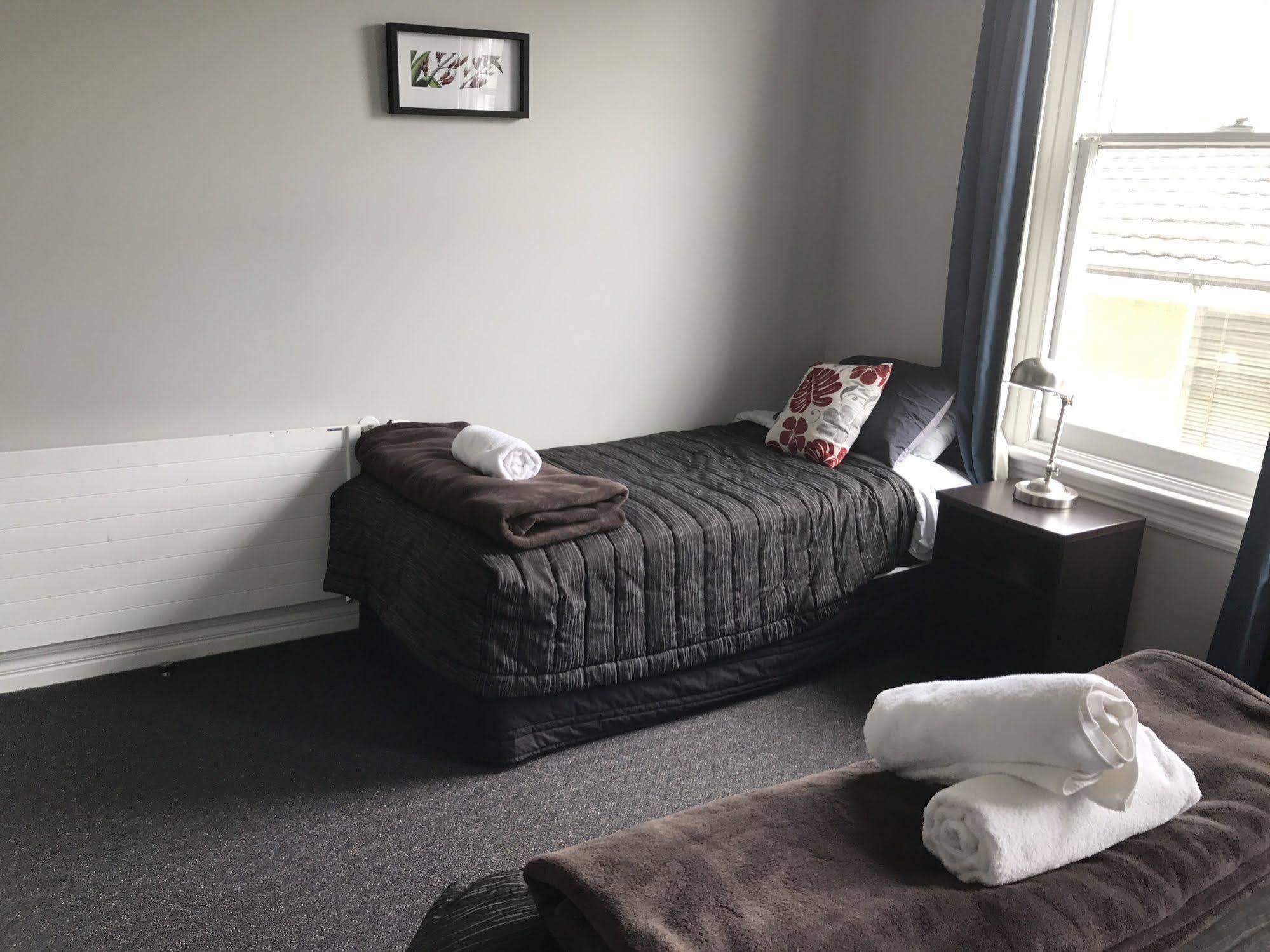 Haka House Christchurch Ngoại thất bức ảnh A single room at the hotel